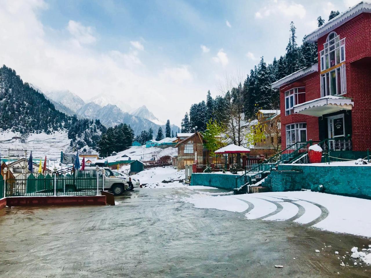 Hotel Glacier Heights Sonāmarg Екстериор снимка